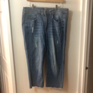 Love & Legend light wash capris